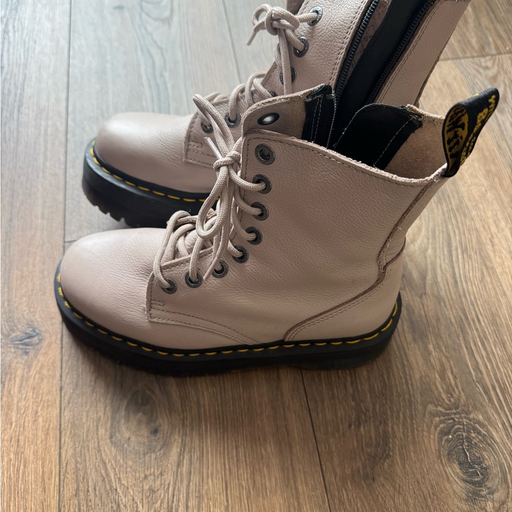 Dr. Martens Women's  taupe/rose Leather Boots Platform